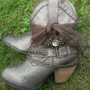 Glittery Cowboy bootie w/ heel (Not Rated) Size 9